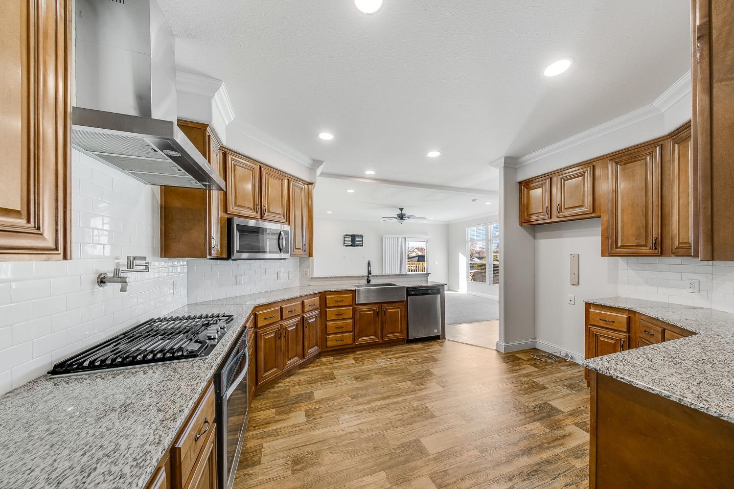 Detail Gallery Image 7 of 38 For 5505 S Grove St 318, Rocklin,  CA 95677 - 3 Beds | 2 Baths