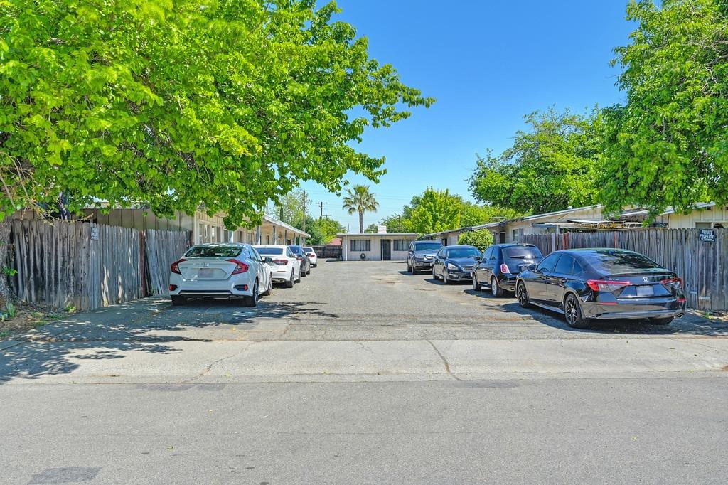 Detail Gallery Image 11 of 34 For 2730 Connie Dr, Sacramento,  CA 95815 - – Beds | – Baths