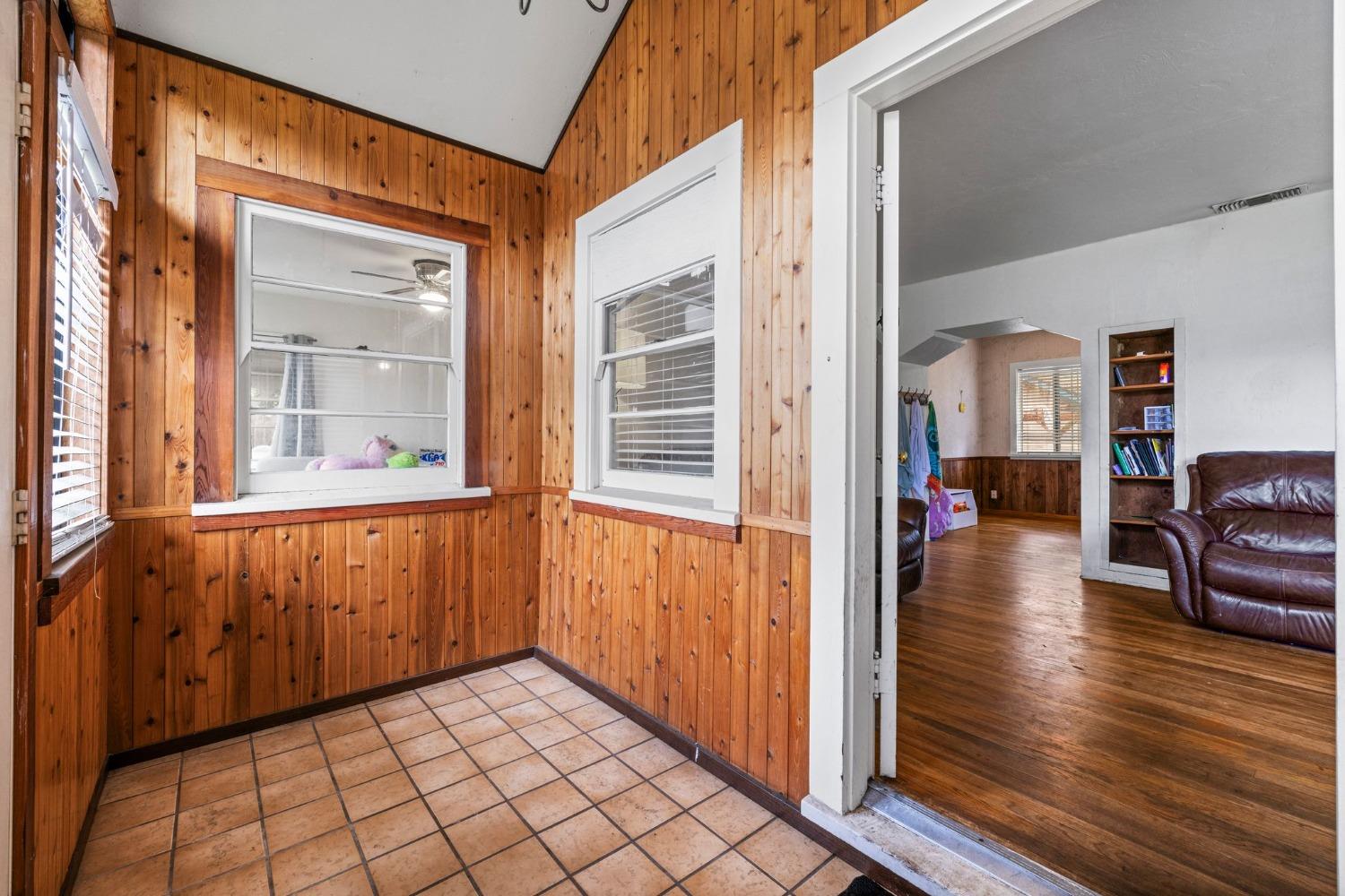 Detail Gallery Image 3 of 43 For 5148 Marconi Ave, Carmichael,  CA 95608 - 3 Beds | 2 Baths