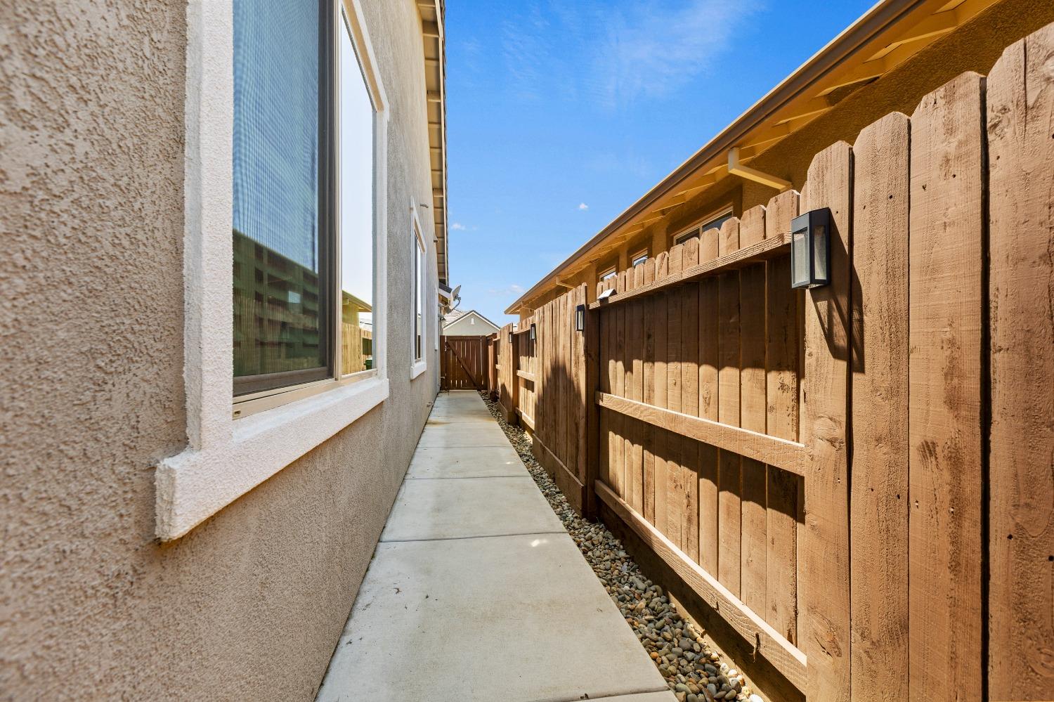 Detail Gallery Image 37 of 50 For 9273 Red Thistle Ct, Sacramento,  CA 95829 - 3 Beds | 2 Baths