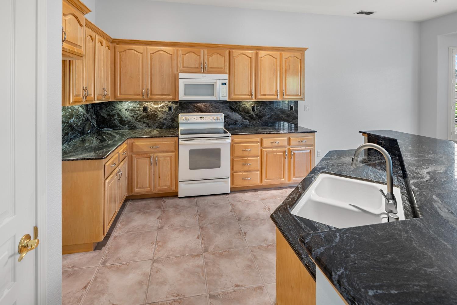 Pleasant Creek Drive, Rocklin, California image 13