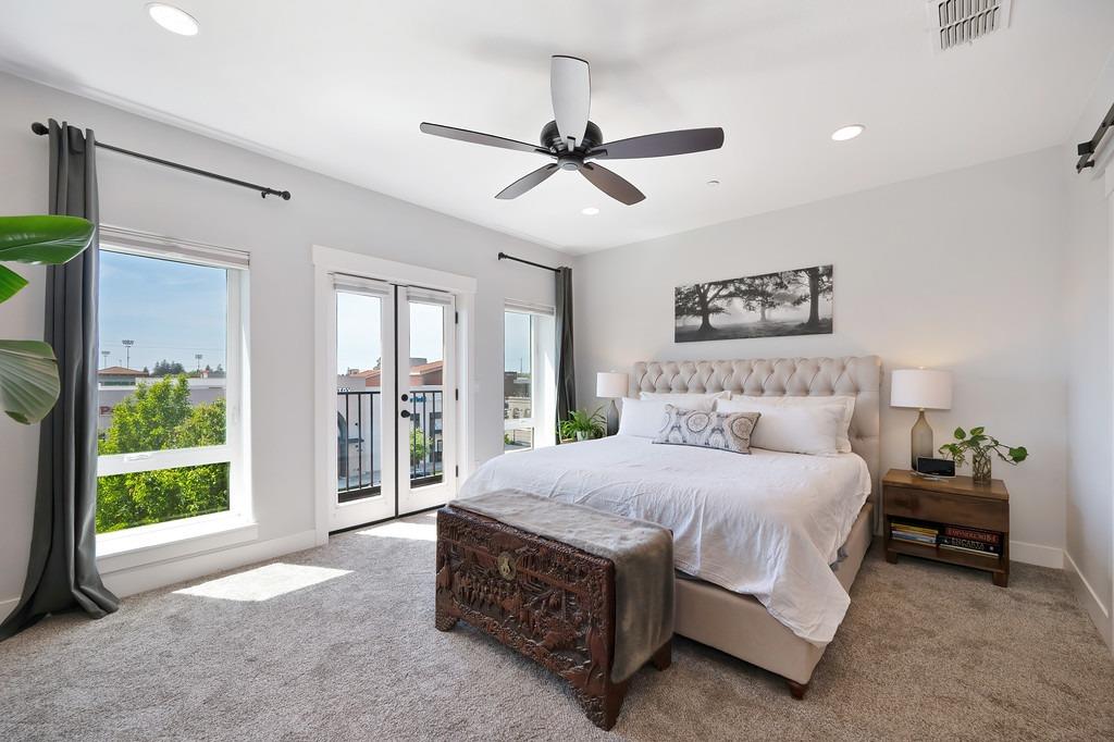 Crocker Drive, Sacramento, California image 37