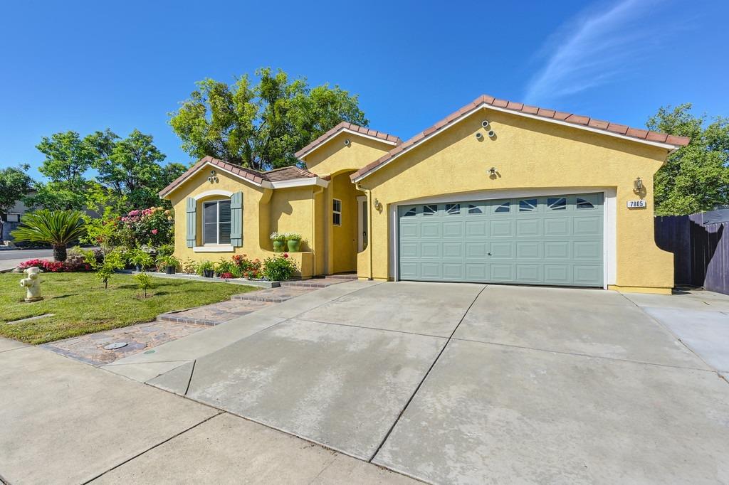 Detail Gallery Image 2 of 64 For 7805 Megan Ann Ct, Antelope,  CA 95843 - 2 Beds | 2 Baths