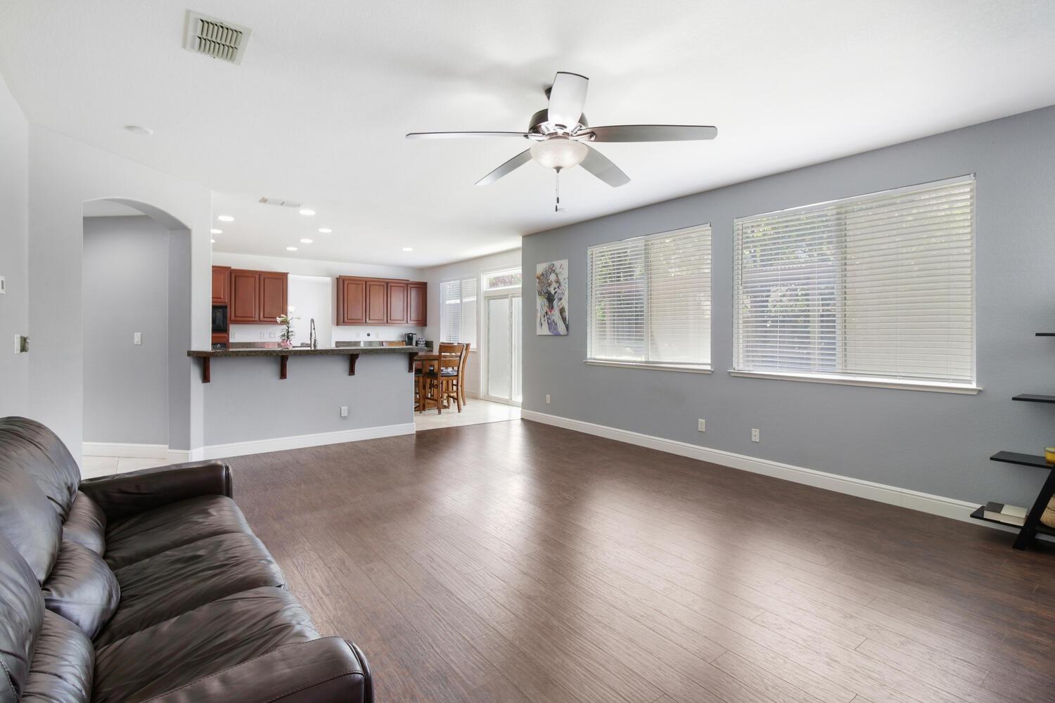 Detail Gallery Image 25 of 82 For 9736 Harrier Way, Elk Grove,  CA 95757 - 4 Beds | 3 Baths