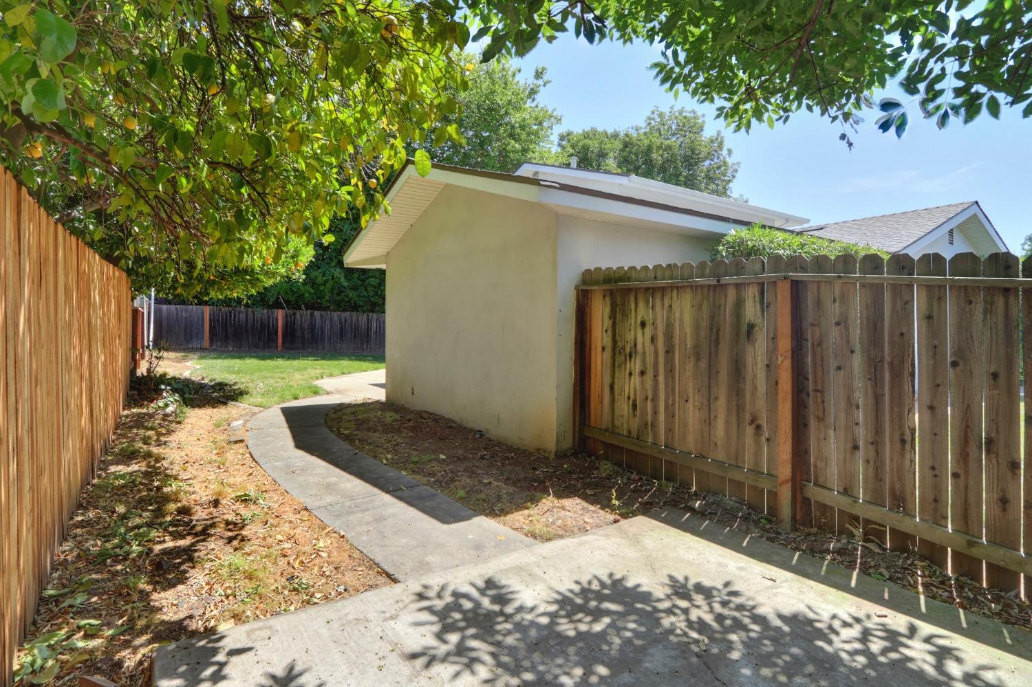 Detail Gallery Image 41 of 44 For 9101 La Riviera Dr, Sacramento,  CA 95826 - 4 Beds | 2 Baths