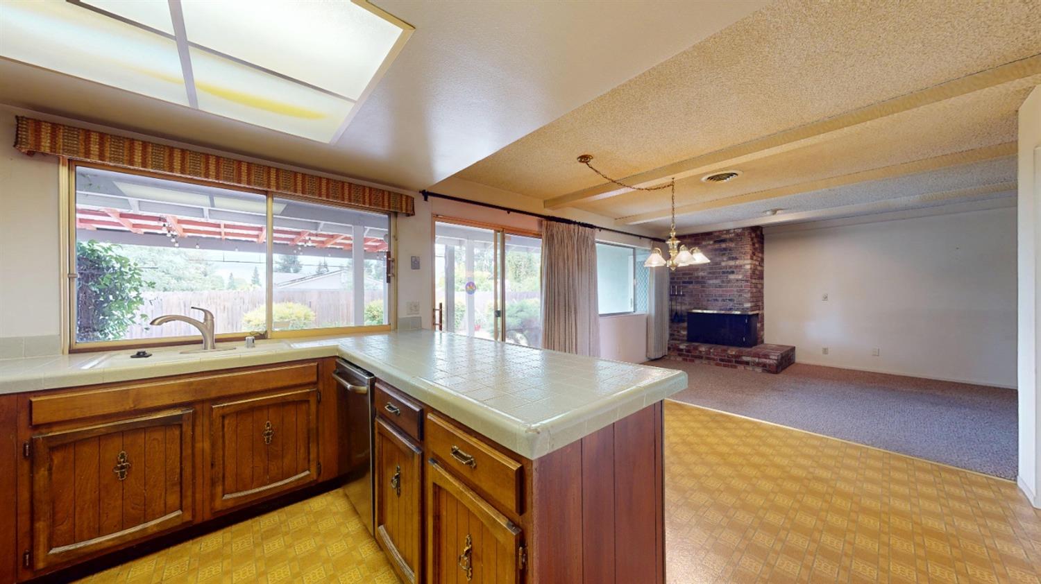 Tamarisk Avenue, Stockton, California image 7