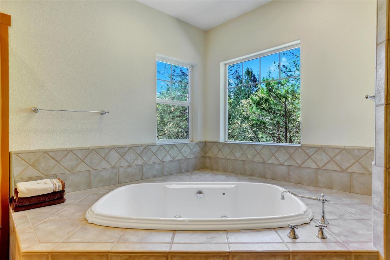 Detail Gallery Image 26 of 80 For 12673 Hoppy Hollow Rd, Grass Valley,  CA 95945 - 4 Beds | 3/1 Baths