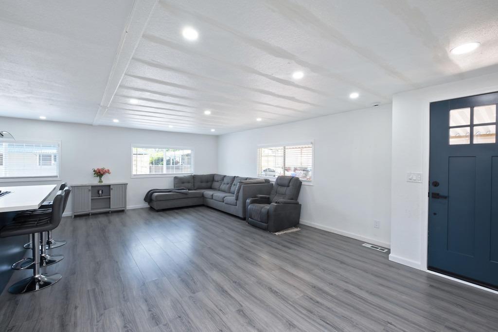 Detail Gallery Image 15 of 41 For 6025 Dias Ave 183, Sacramento,  CA 95824 - 2 Beds | 2 Baths