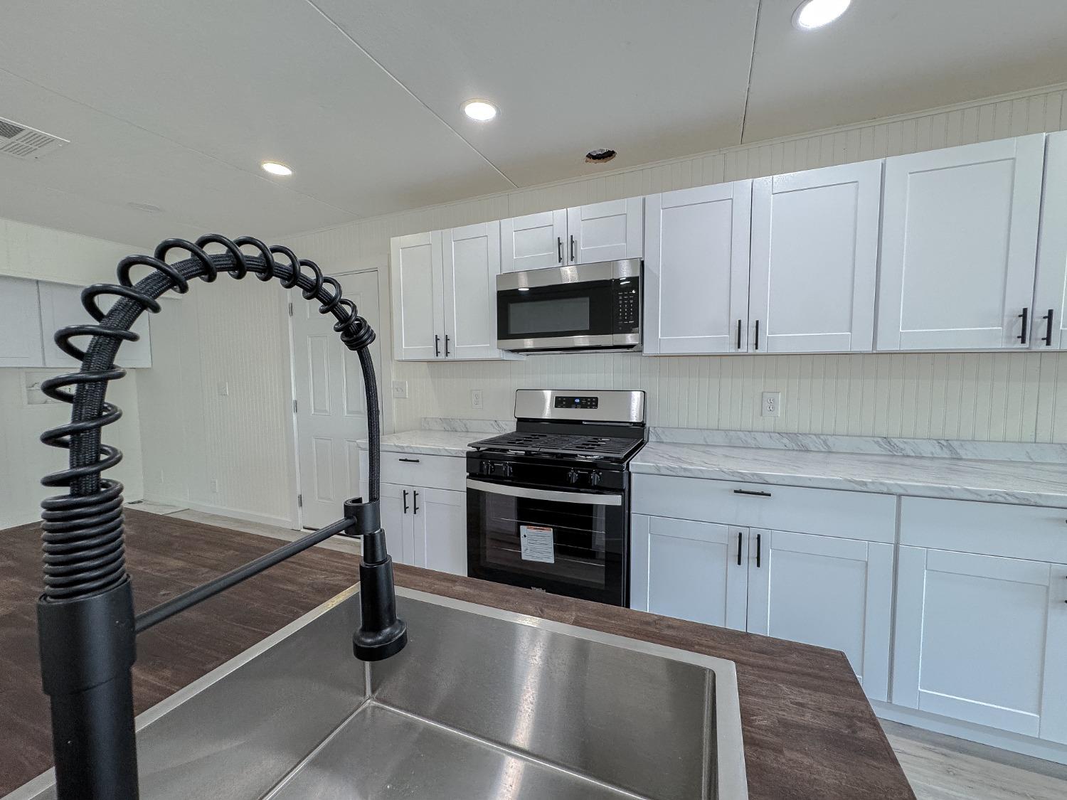 Detail Gallery Image 19 of 48 For 5836 Stonyford, Sacramento,  CA 95842 - 3 Beds | 2 Baths