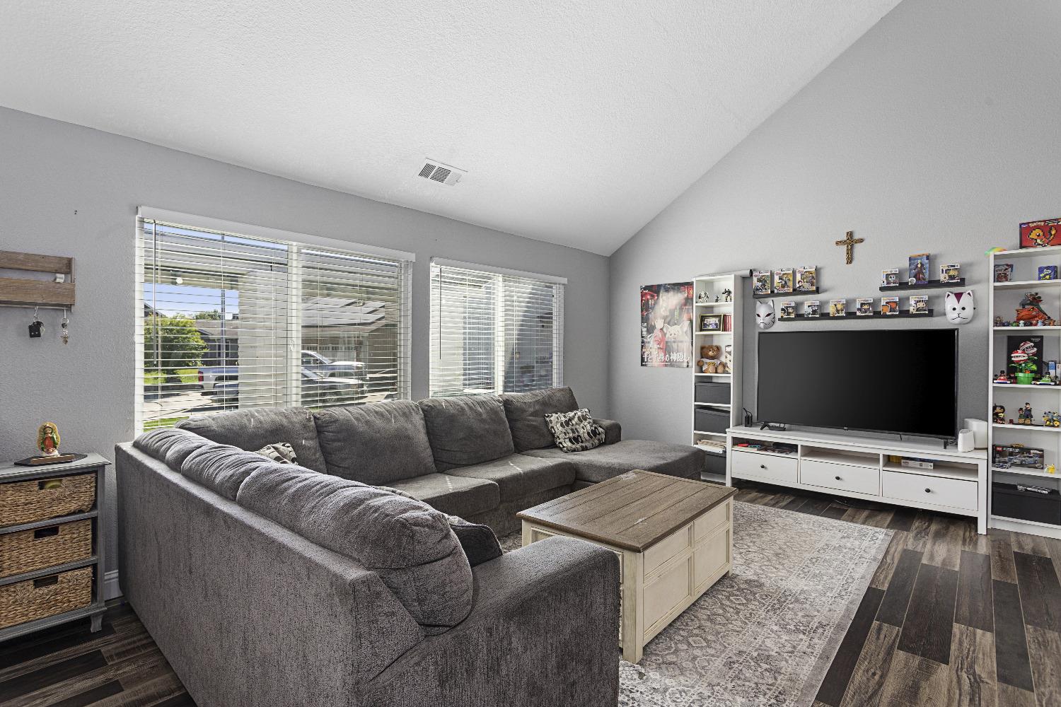 Detail Gallery Image 9 of 30 For 9722 Dublin Ct, Stockton,  CA 95209 - 3 Beds | 2/1 Baths