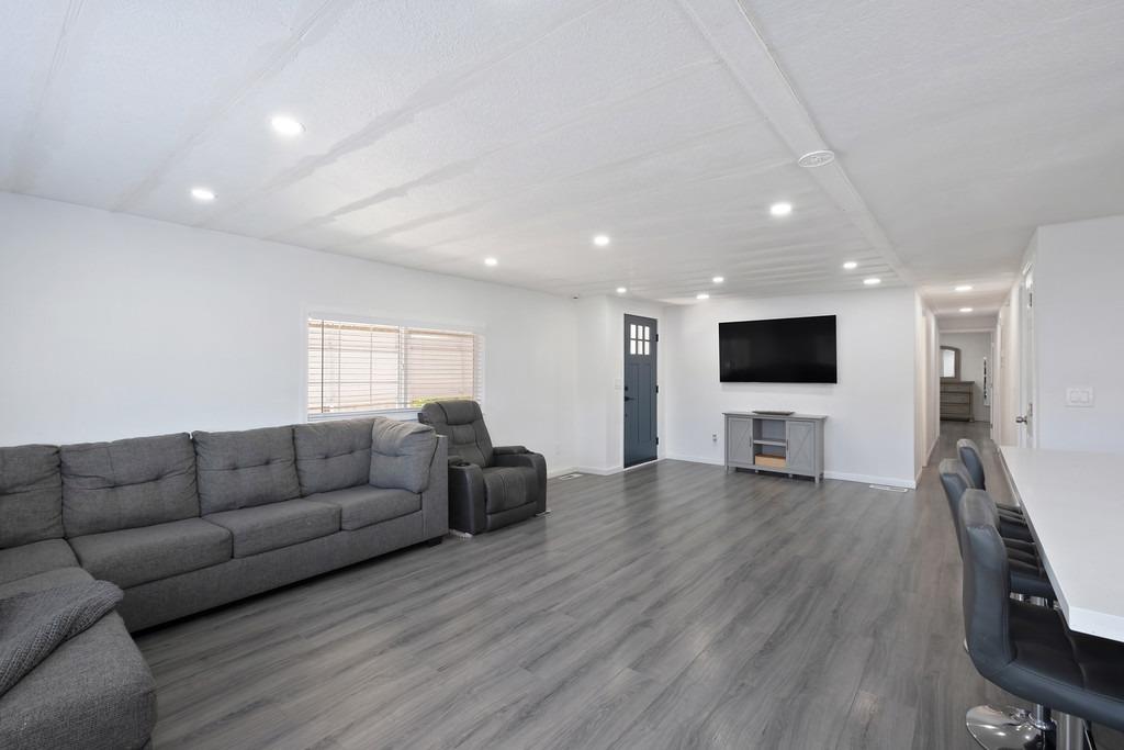 Detail Gallery Image 14 of 41 For 6025 Dias Ave 183, Sacramento,  CA 95824 - 2 Beds | 2 Baths