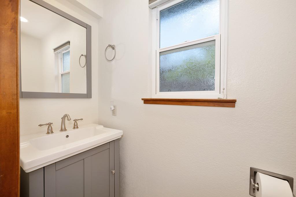 Sidesaddle Way, Roseville, California image 25