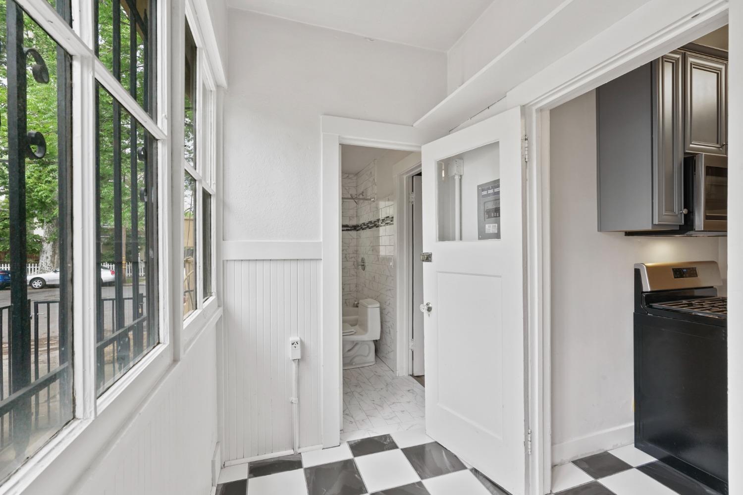 Detail Gallery Image 28 of 33 For 2400 F Street St, Sacramento,  CA 95816 - – Beds | – Baths