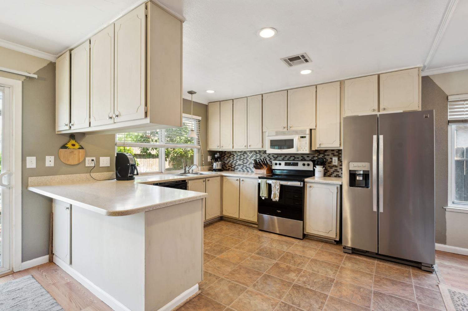 Detail Gallery Image 7 of 30 For 10197 Rockingham, Sacramento,  CA 95827 - 3 Beds | 2 Baths