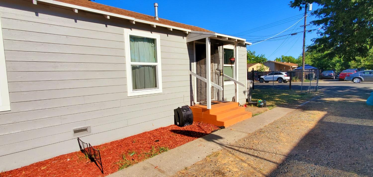 Detail Gallery Image 4 of 22 For 1161 Acacia Ave, Sacramento,  CA 95815 - – Beds | – Baths