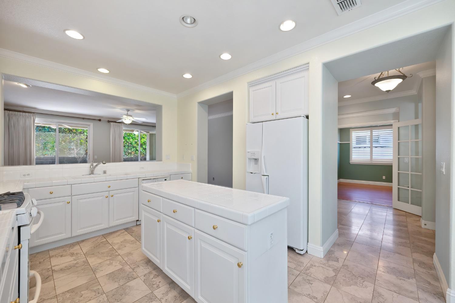 Detail Gallery Image 10 of 24 For 251 Perazul Cir, Sacramento,  CA 95835 - 1 Beds | 2 Baths