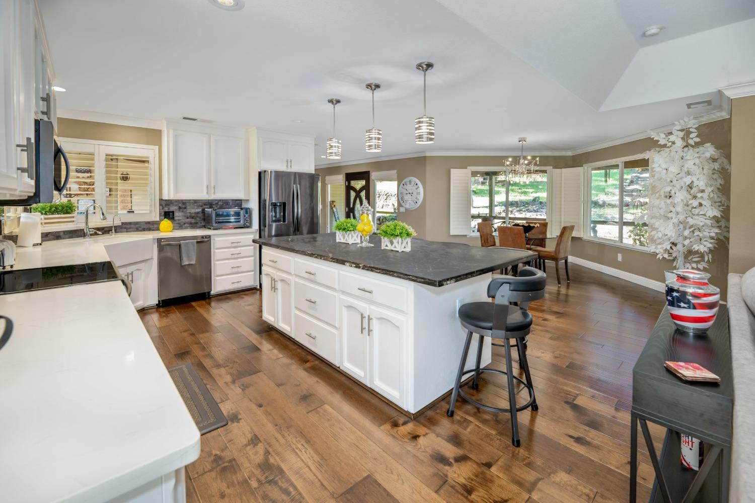 Detail Gallery Image 13 of 99 For 9997 Deer Ridge Ct, Browns Valley,  CA 95918 - 4 Beds | 3 Baths