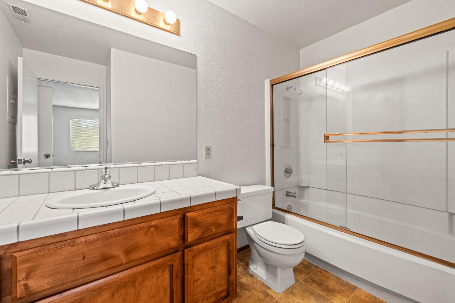 Photo #6: 225054816 Listing: Photo #6