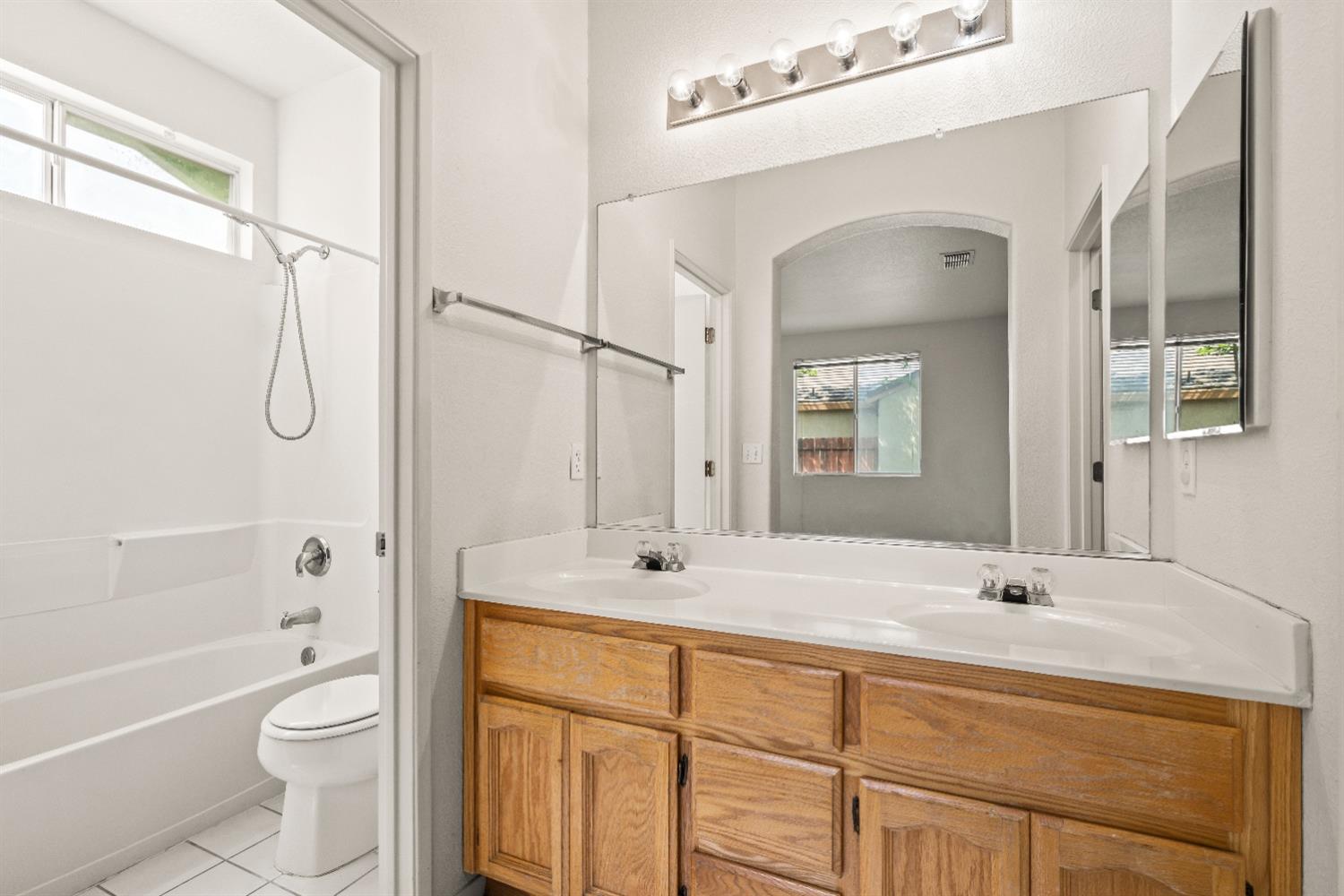 Detail Gallery Image 20 of 29 For 9394 Bennoel Way, Elk Grove,  CA 95758 - 3 Beds | 2 Baths