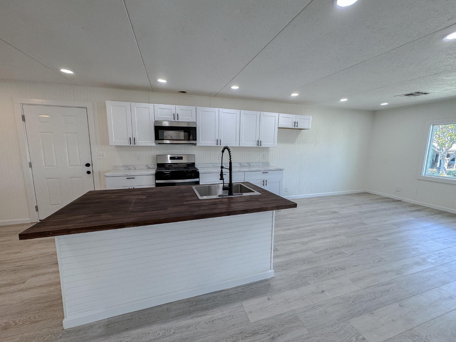 Detail Gallery Image 16 of 48 For 5836 Stonyford, Sacramento,  CA 95842 - 3 Beds | 2 Baths