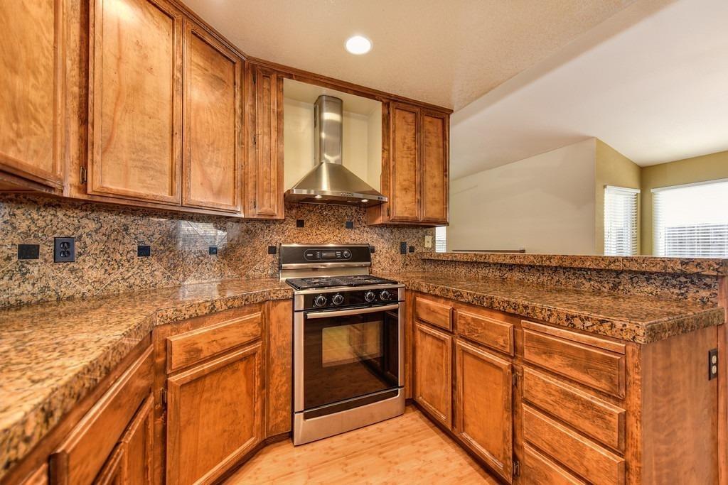 Detail Gallery Image 5 of 22 For 195 River Run Cir, Sacramento,  CA 95833 - 3 Beds | 2 Baths
