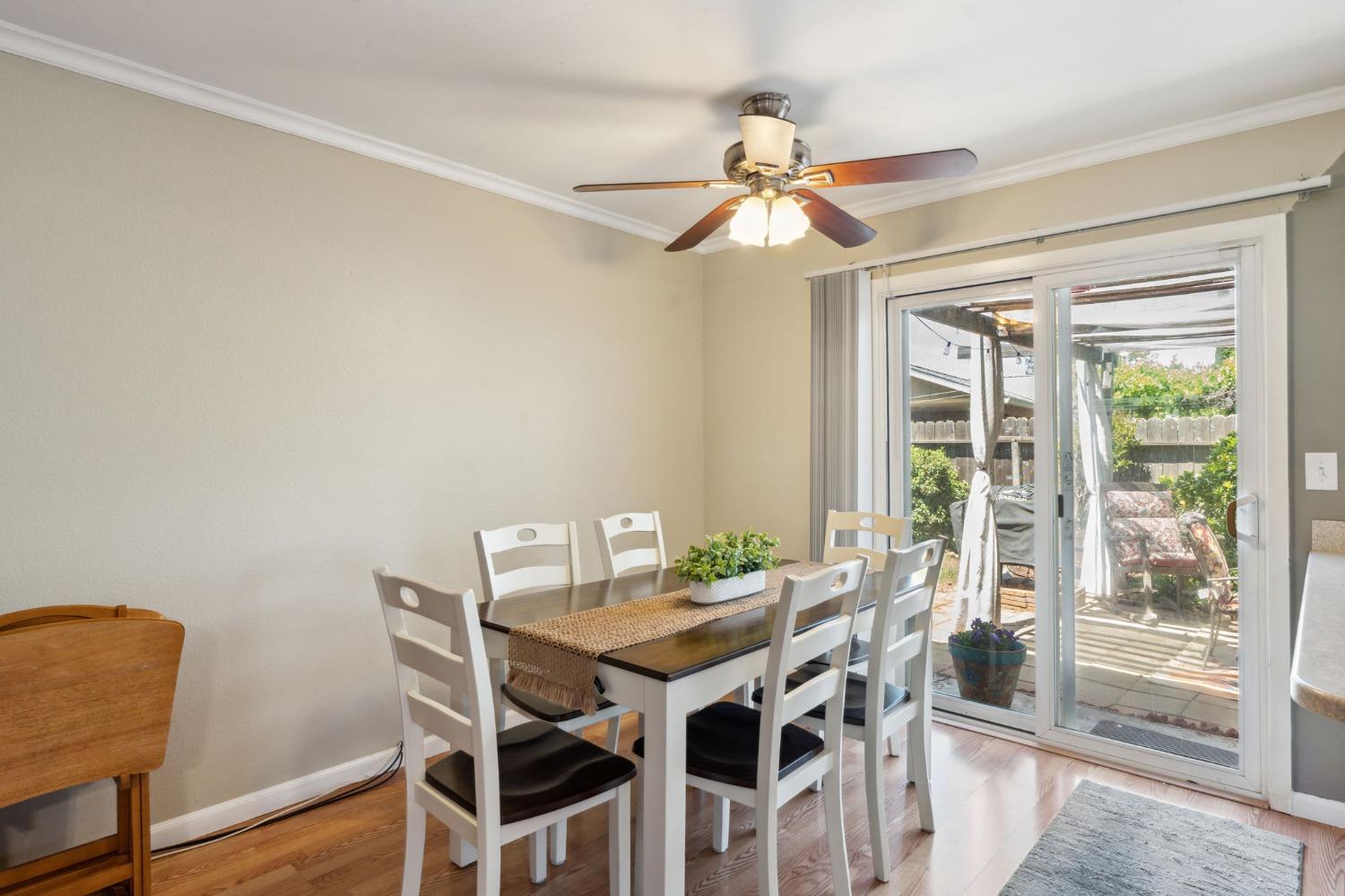Detail Gallery Image 6 of 30 For 10197 Rockingham, Sacramento,  CA 95827 - 3 Beds | 2 Baths