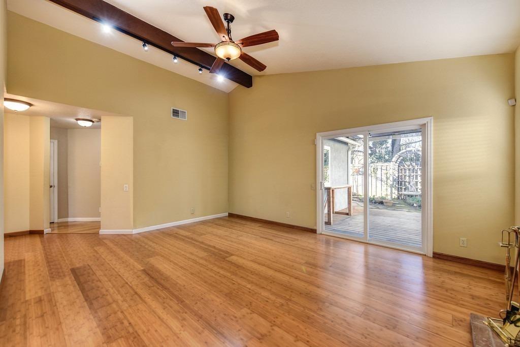Detail Gallery Image 9 of 22 For 195 River Run Cir, Sacramento,  CA 95833 - 3 Beds | 2 Baths