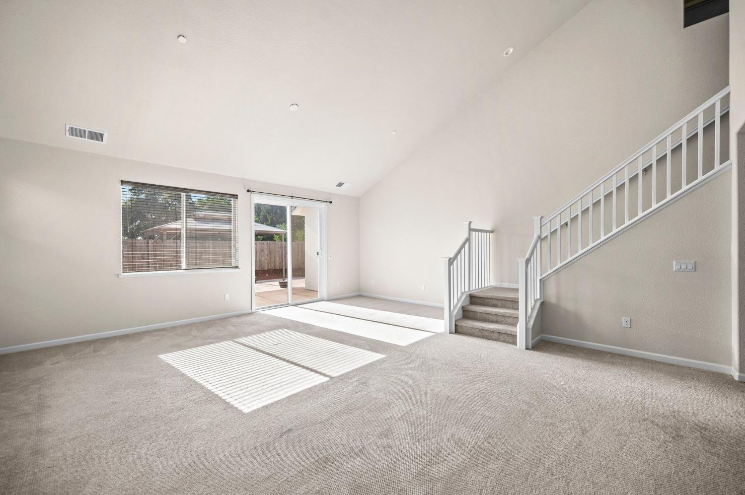 Detail Gallery Image 9 of 31 For 2101 Melody Ln, Modesto,  CA 95355 - 6 Beds | 4 Baths