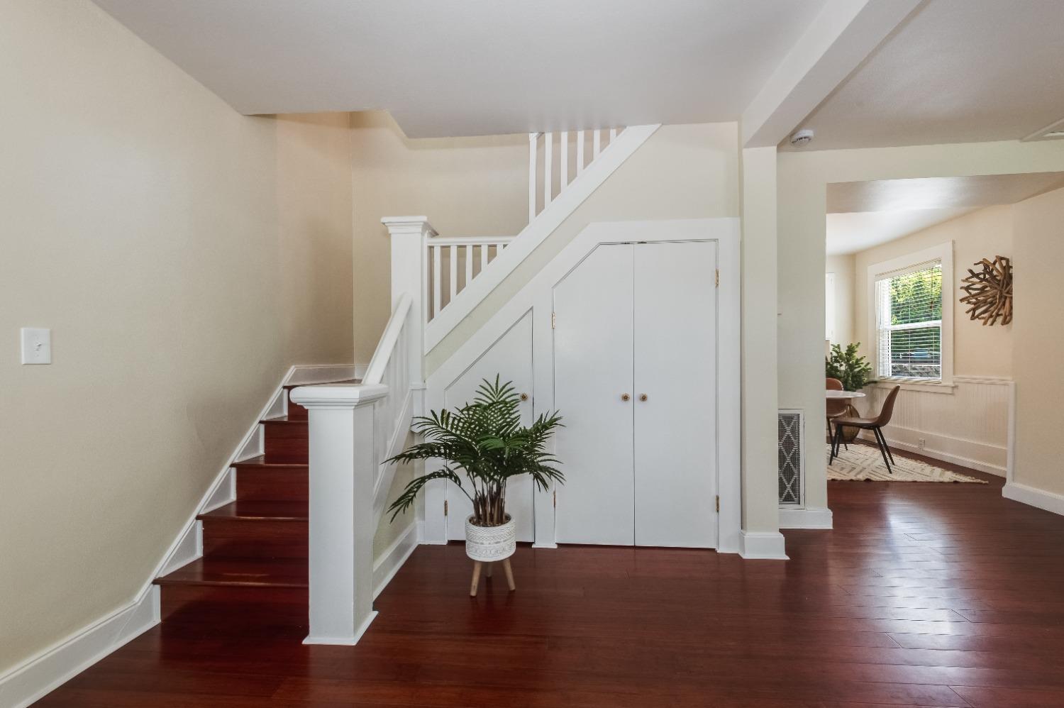 Detail Gallery Image 4 of 13 For 2425 32nd St, Sacramento,  CA 95817 - 2 Beds | 1/1 Baths