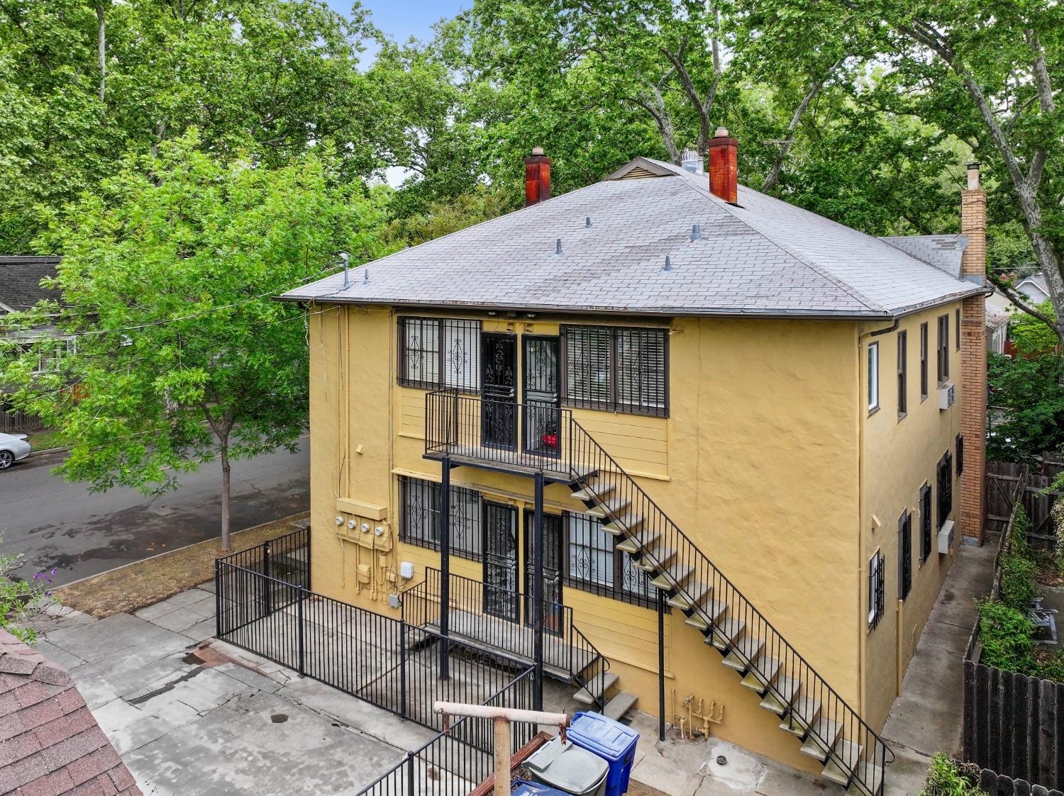 Detail Gallery Image 4 of 33 For 2400 F Street St, Sacramento,  CA 95816 - – Beds | – Baths