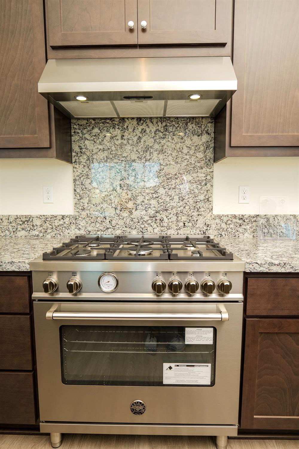 Detail Gallery Image 7 of 34 For 15912 Duggar Dr, Lathrop,  CA 95330 - 5 Beds | 4/1 Baths