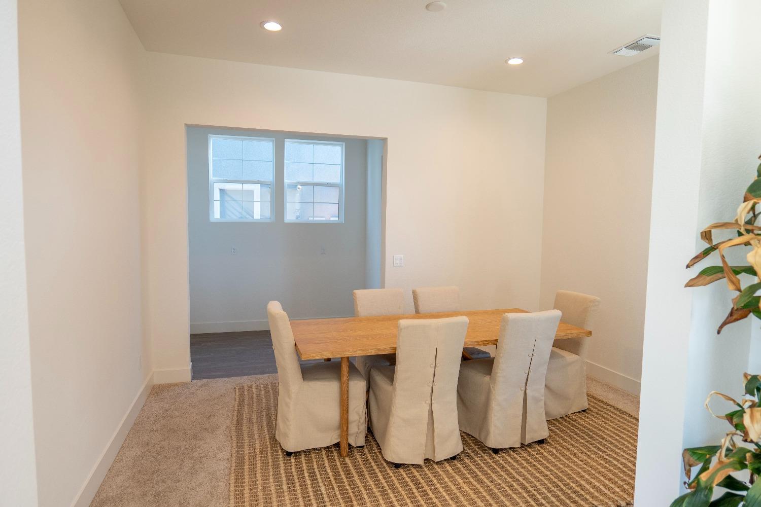 Detail Gallery Image 13 of 34 For 15912 Duggar Dr, Lathrop,  CA 95330 - 5 Beds | 4/1 Baths