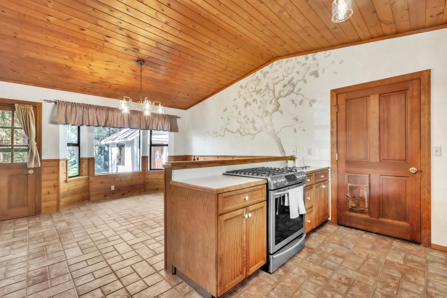 Detail Gallery Image 9 of 40 For 5784 Cold Springs Dr, Foresthill,  CA 95631 - 2 Beds | 2 Baths