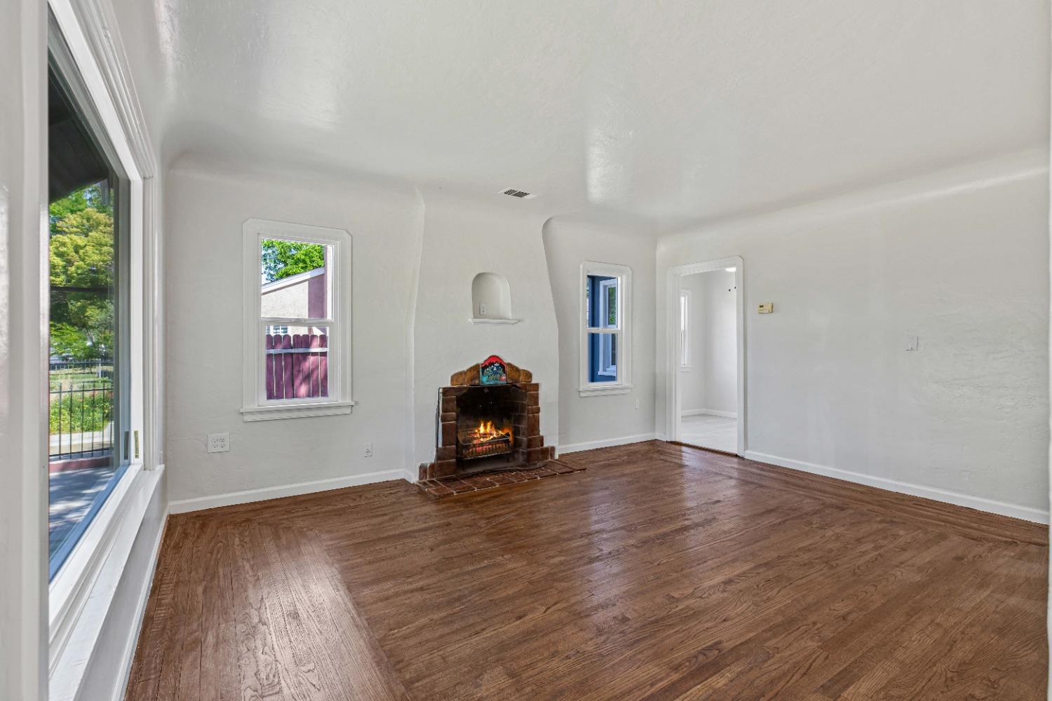Sunset Boulevard, Modesto, California image 3