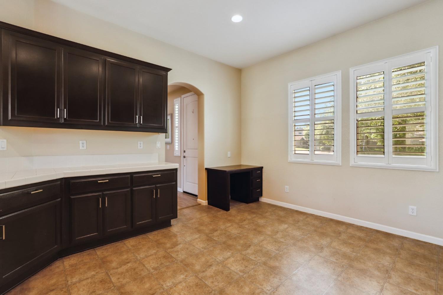 Detail Gallery Image 16 of 41 For 8040 Linda Isle Ln, Sacramento,  CA 95831 - 3 Beds | 2 Baths