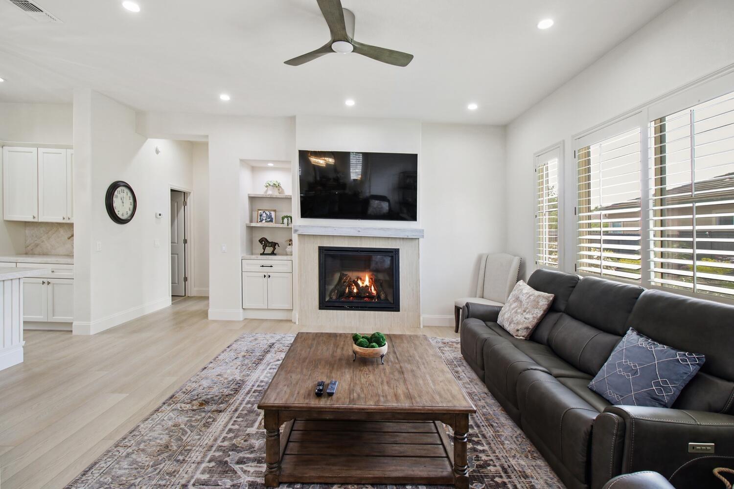 Detail Gallery Image 10 of 85 For 2500 Emerald Lake, Elk Grove,  CA 95758 - 2 Beds | 2 Baths