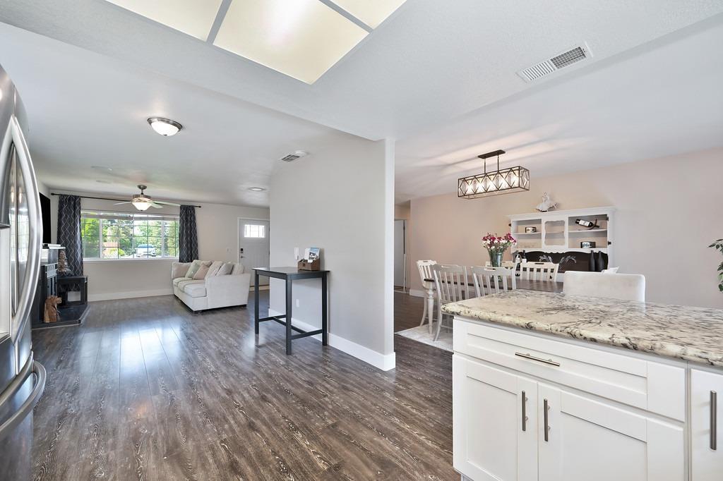 Detail Gallery Image 11 of 41 For 6630 Thunderhead Cir, Orangevale,  CA 95662 - 3 Beds | 2 Baths
