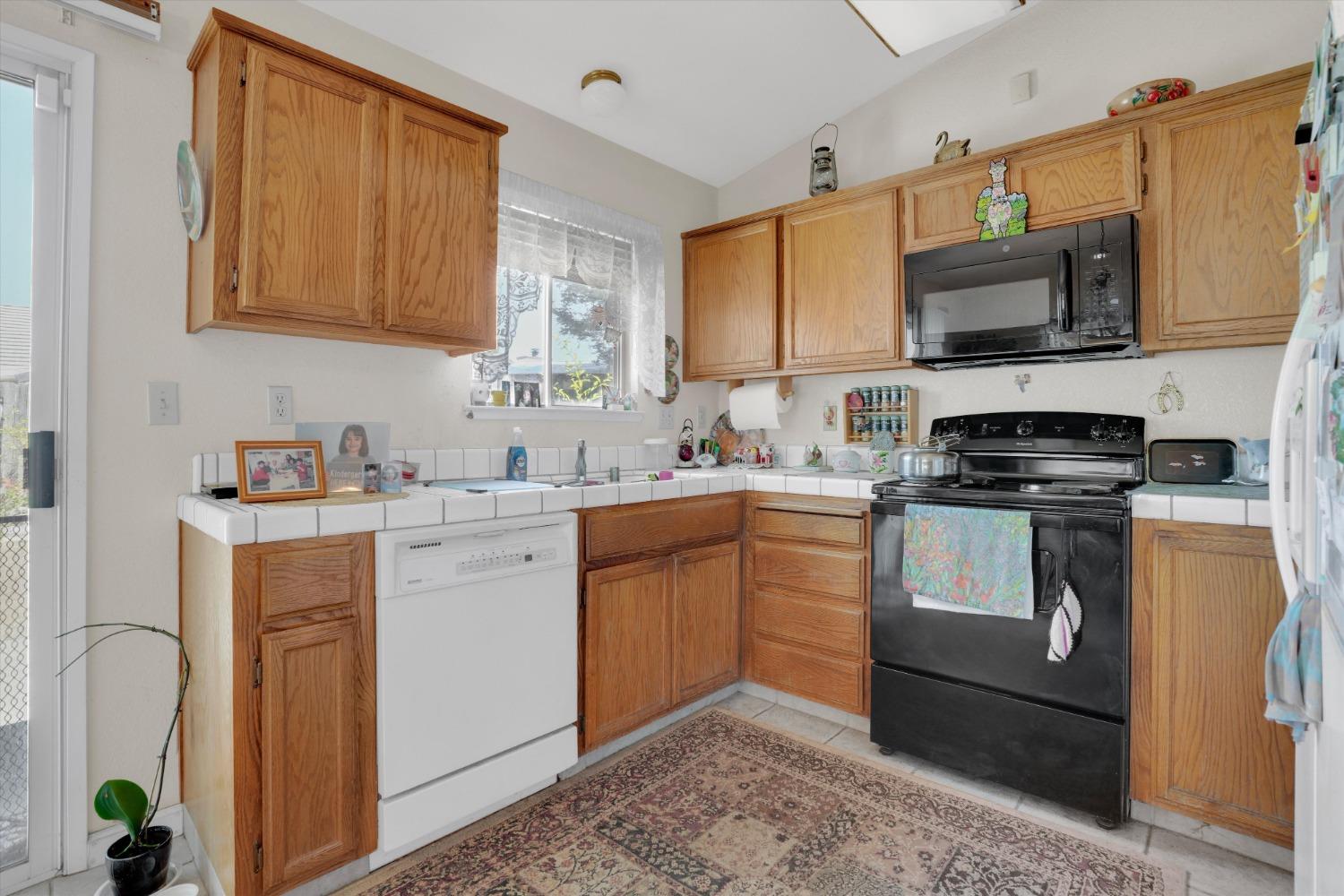 Crossbill Way, Turlock, California image 17