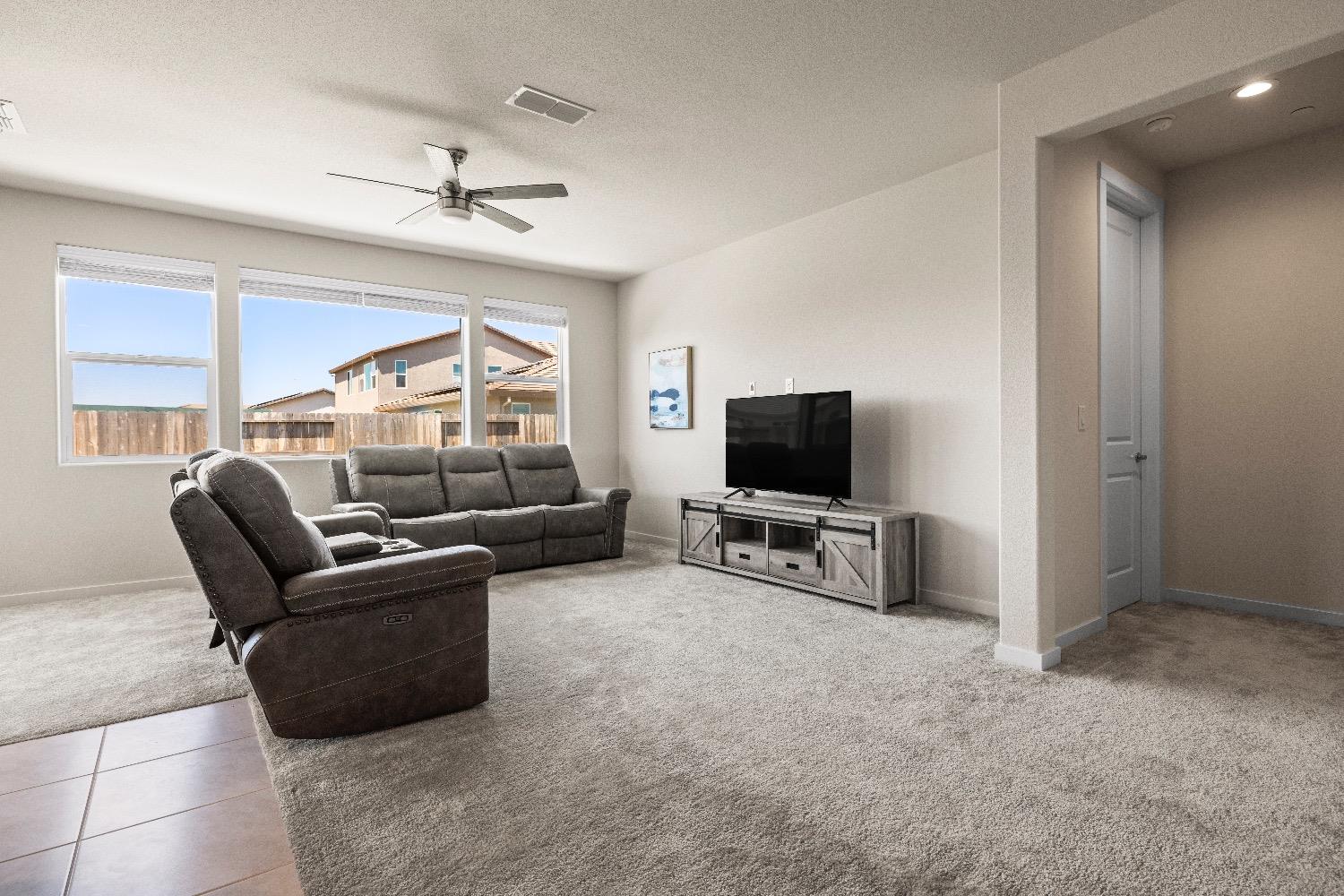 Pacific Grove Way, Olivehurst, California image 8