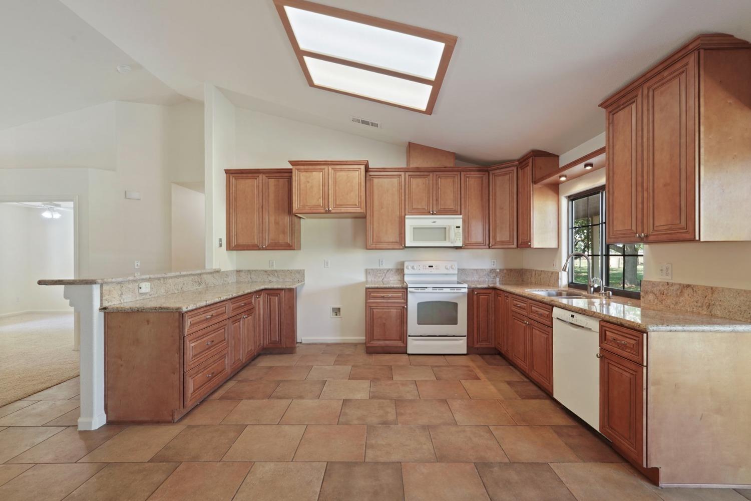Detail Gallery Image 13 of 54 For 25292 White Fence Ct, Acampo,  CA 95220 - 4 Beds | 2 Baths
