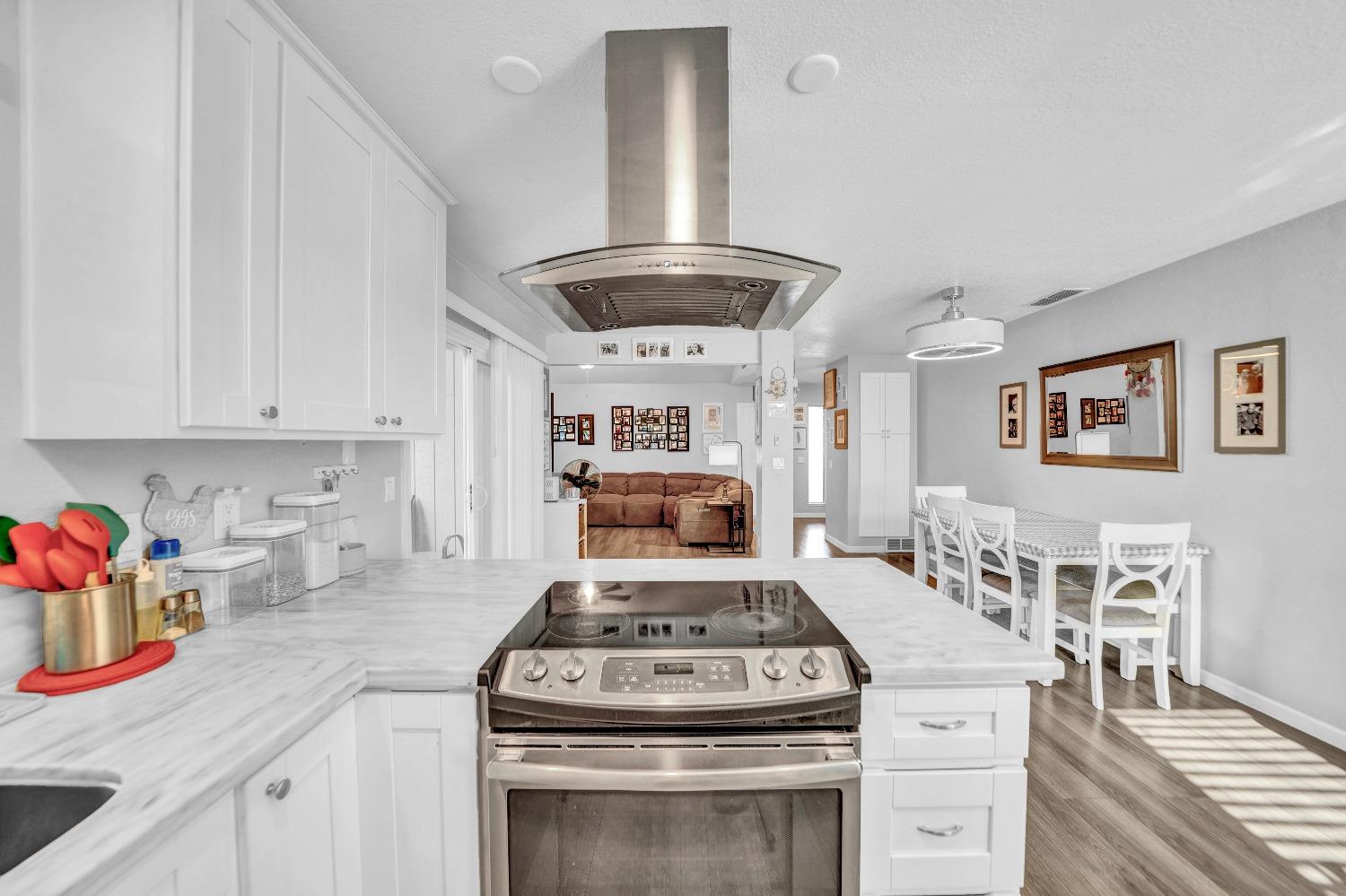 Detail Gallery Image 10 of 26 For 8017 Peppertree Way, Citrus Heights,  CA 95621 - 4 Beds | 2 Baths