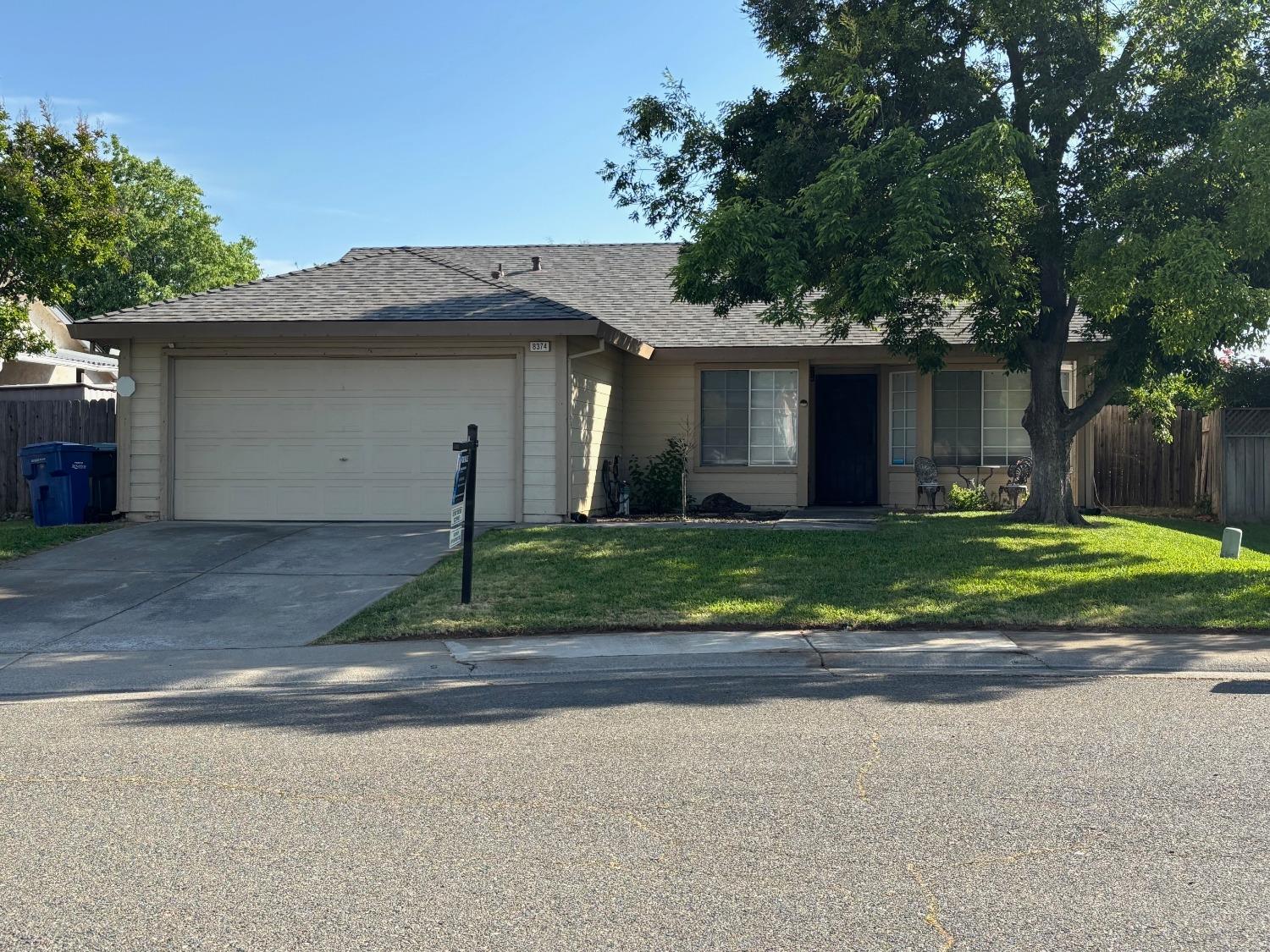 Detail Gallery Image 2 of 3 For 8374 Chevalier Way, Sacramento,  CA 95828 - 3 Beds | 2 Baths