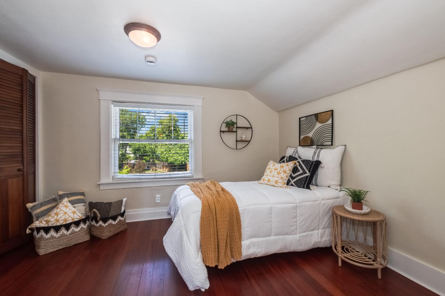 Detail Gallery Image 9 of 13 For 2425 32nd St, Sacramento,  CA 95817 - 2 Beds | 1/1 Baths