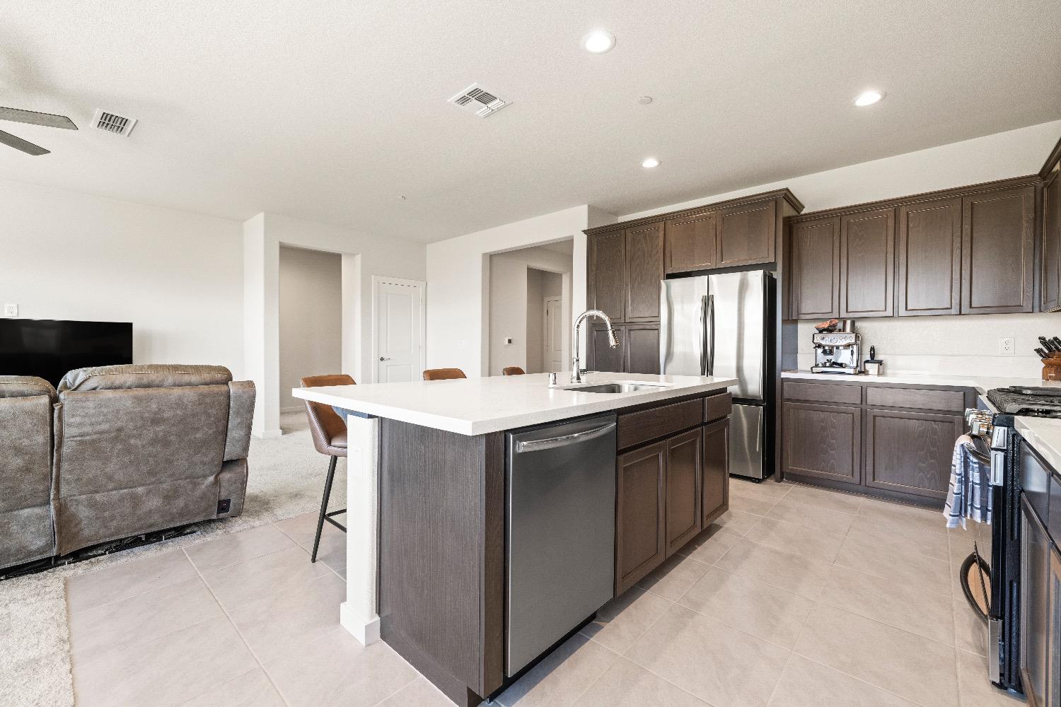 Pacific Grove Way, Olivehurst, California image 13