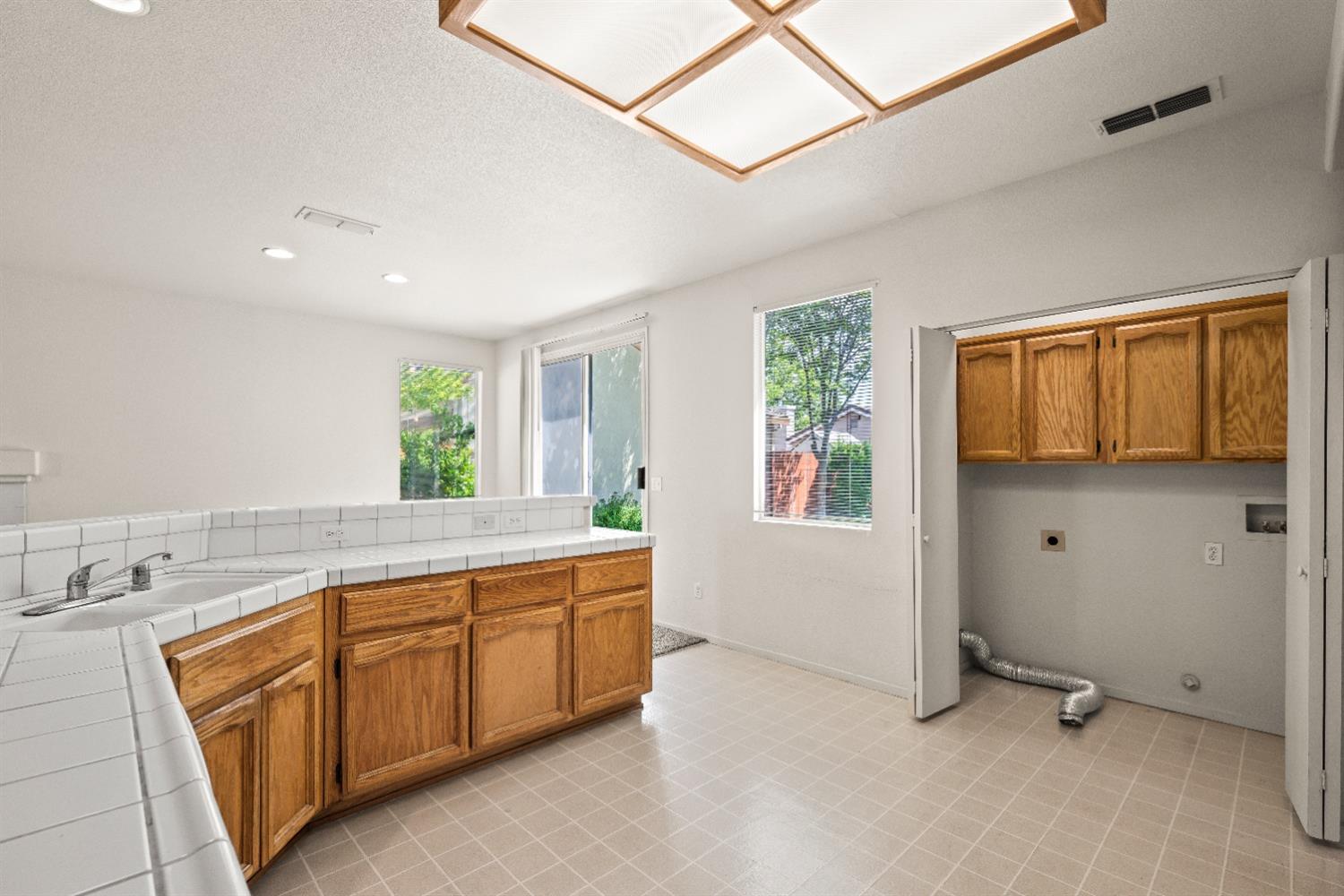 Detail Gallery Image 14 of 29 For 9394 Bennoel Way, Elk Grove,  CA 95758 - 3 Beds | 2 Baths