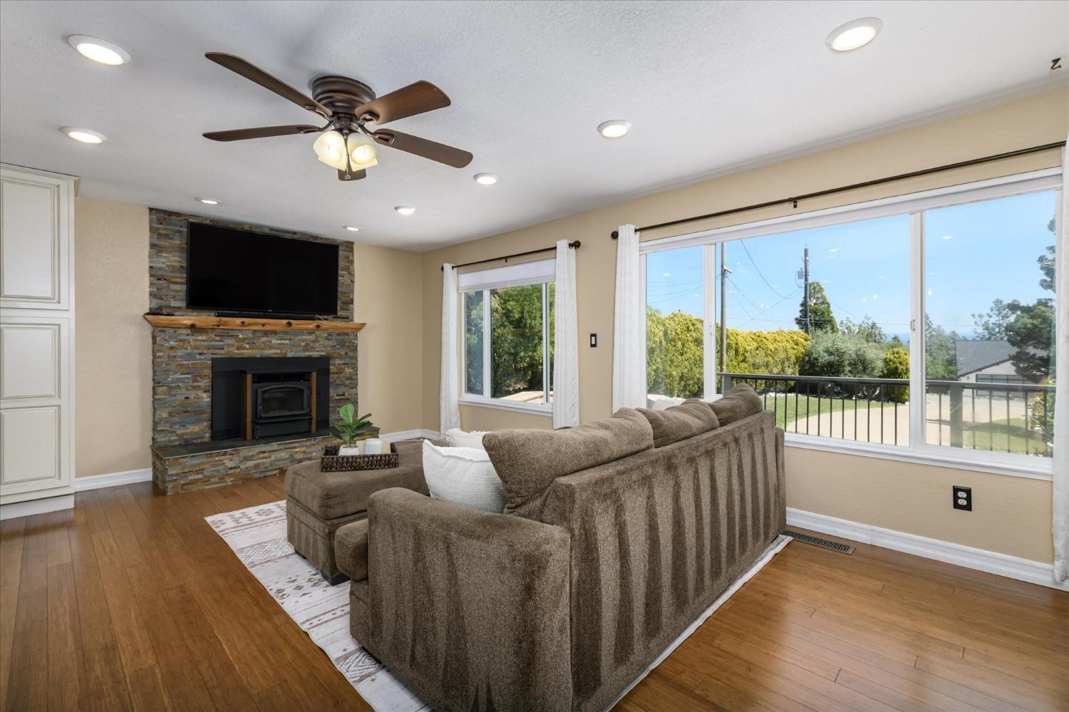 Detail Gallery Image 11 of 70 For 3610 Loma Dr, Shingle Springs,  CA 95682 - 4 Beds | 2/1 Baths