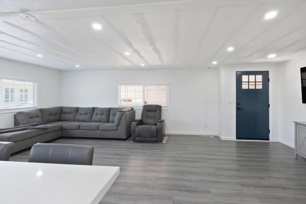 Detail Gallery Image 11 of 41 For 6025 Dias Ave 183, Sacramento,  CA 95824 - 2 Beds | 2 Baths