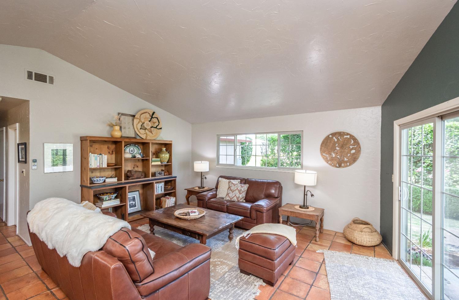 Detail Gallery Image 16 of 49 For 5521 Quail Hollow Rd, Pilot Hill,  CA 95664 - 2 Beds | 2 Baths