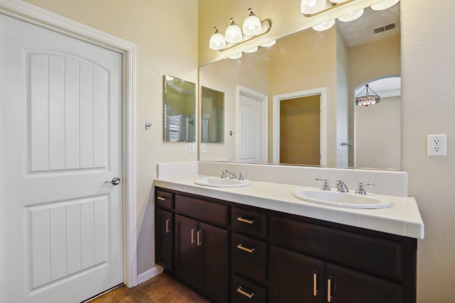 Detail Gallery Image 27 of 41 For 8040 Linda Isle Ln, Sacramento,  CA 95831 - 3 Beds | 2 Baths