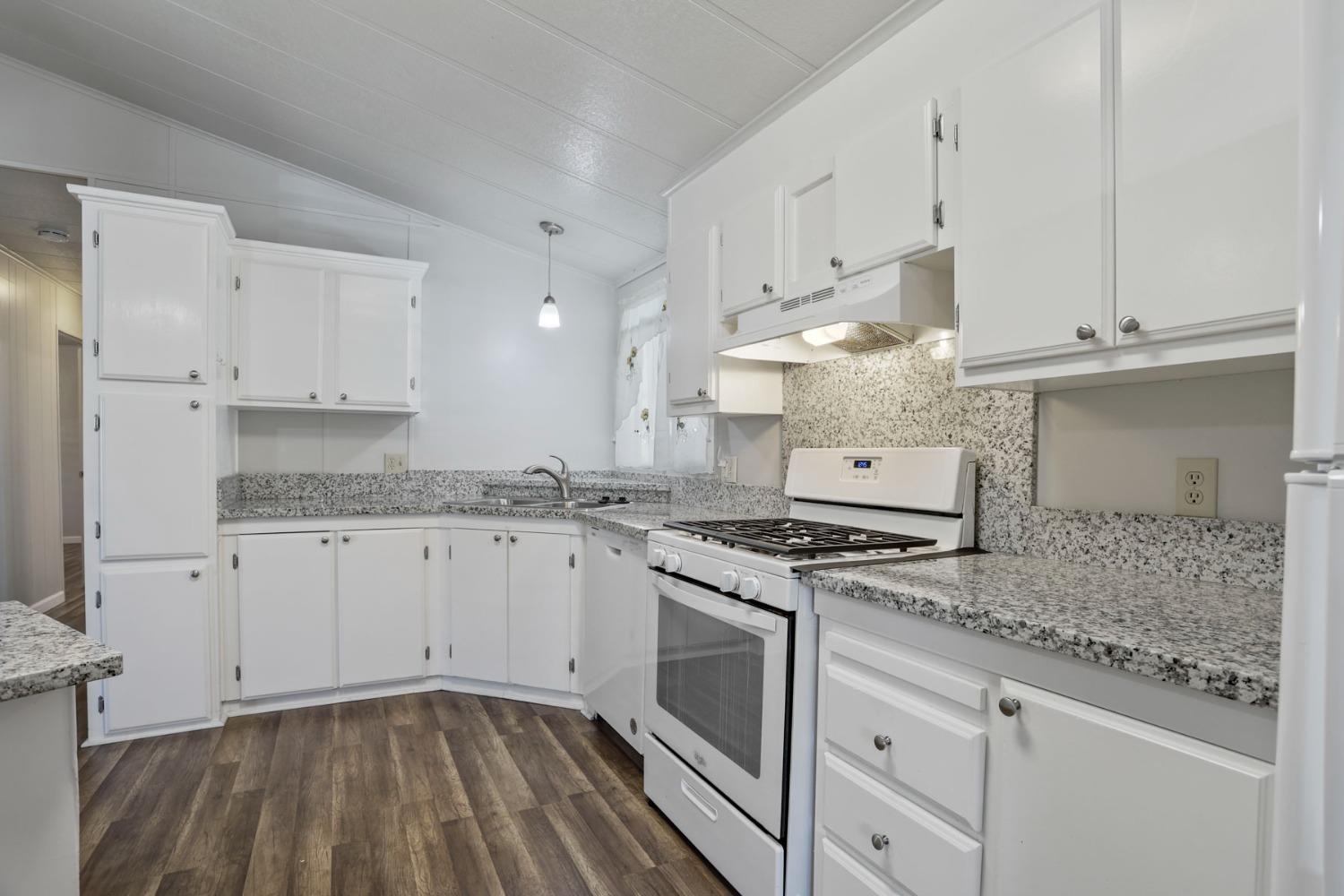 Detail Gallery Image 15 of 32 For 30 Schooner 30, Modesto,  CA 95356 - 2 Beds | 2 Baths